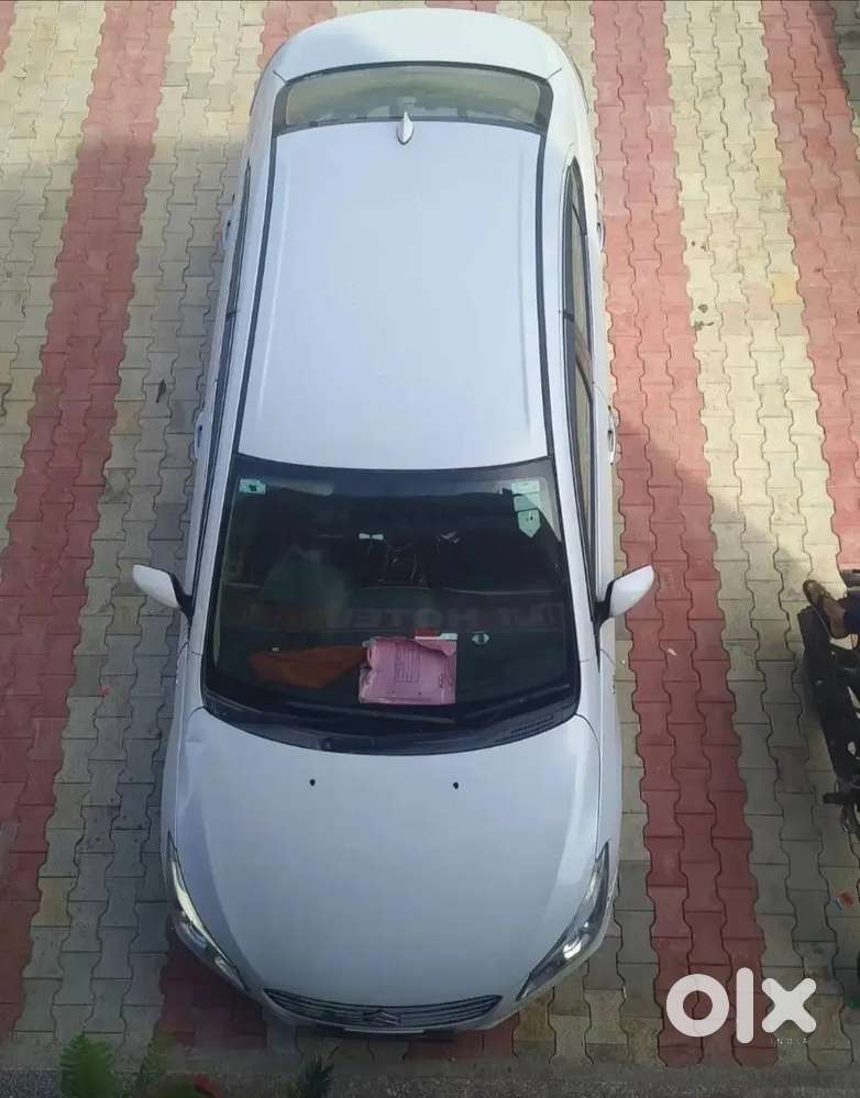 गाड़ी बहुत शानदार कंडीशन में