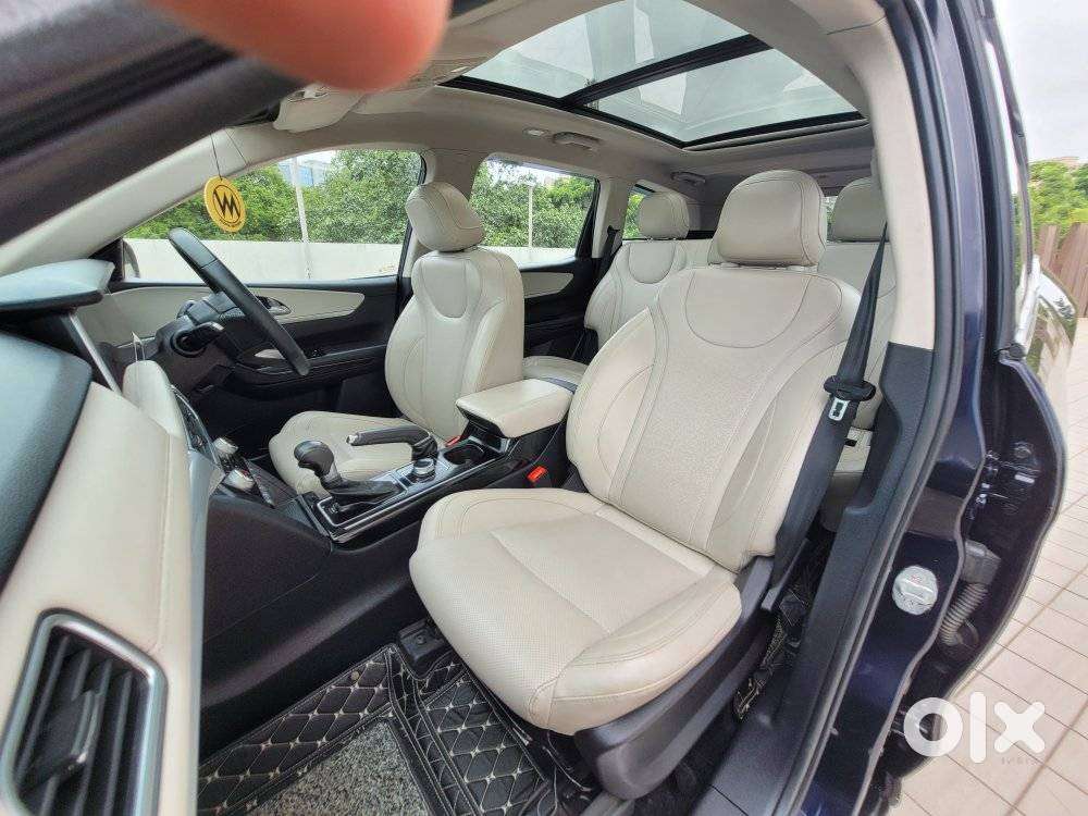 Mahindra Xuv700 2.0 Ax 7 Petrol At Str, 2023, Petrol