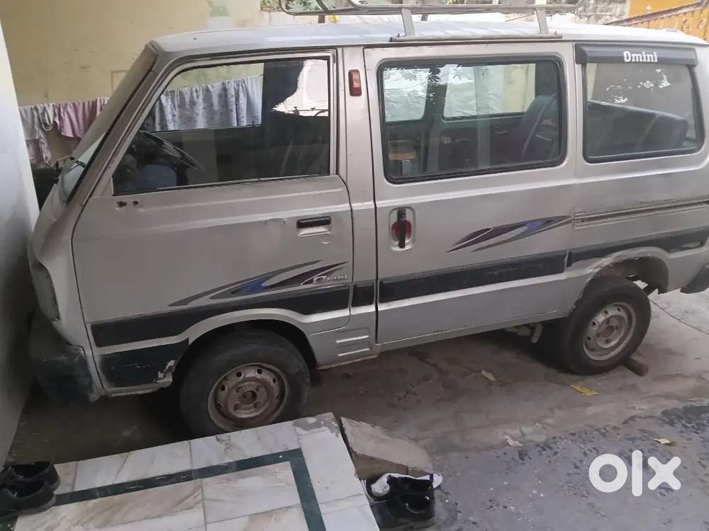 वास्तविक खरीदार ही संपर्क करें। बैटरी/एक टायर एकदम नई है9058एक दो 8444