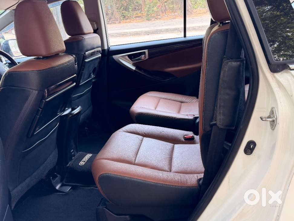 Toyota Innova Crysta 2.8 Z, 2016