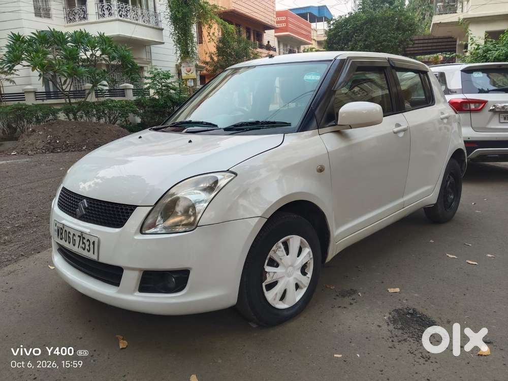 Maruti Suzuki Swift Vxi 1.2 Abs Bs-iv, 2011, Petrol