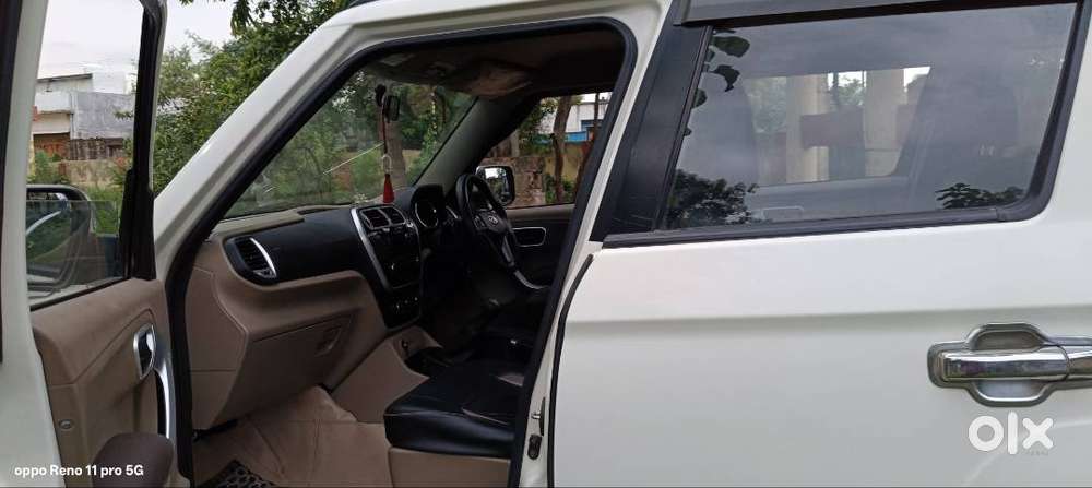 Mahendra Tuv 300
