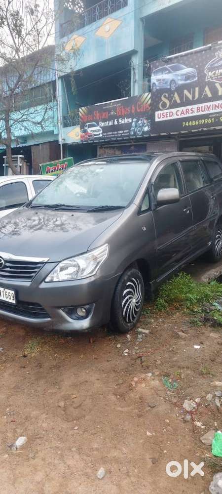 Toyota Innova 2012-2013 2.5 E Diesel Ms 8-seater, 2012, Diesel
