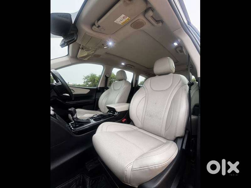 Mahindra Xuv700 2.2 Ax 7 Diesel At Luxury Pack Str Awd, 2022, Diesel