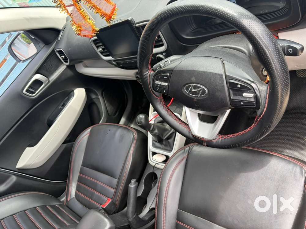 Hyundai Venue 2024 Petrol Well Maintained
