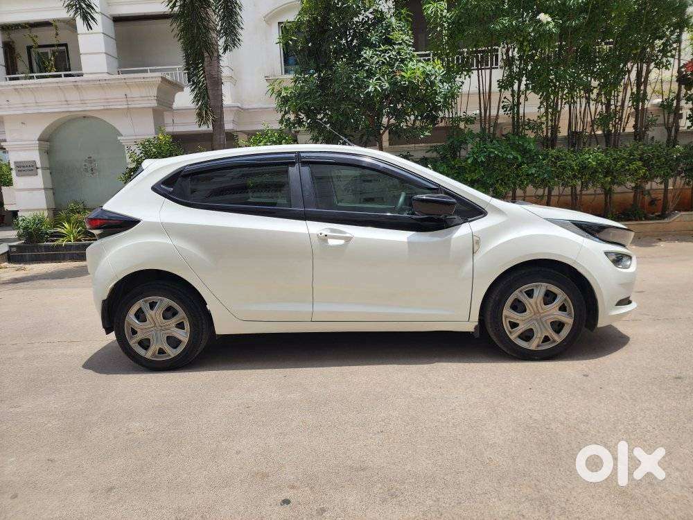 Tata Altroz 1.2 Xe Plus Petrol, 2022, Petrol