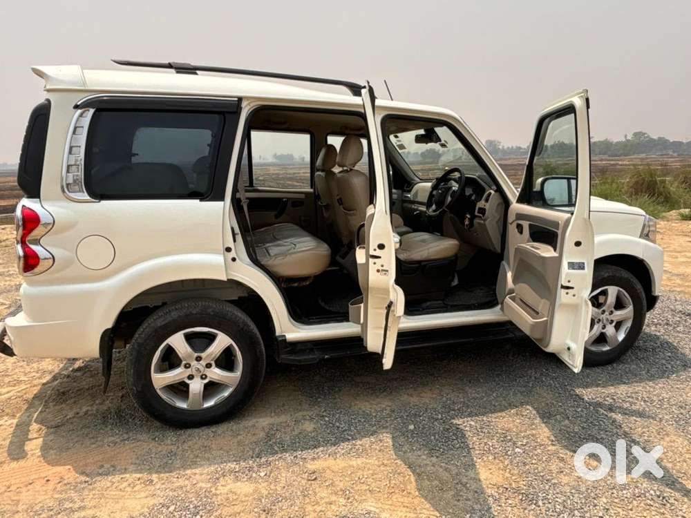 Mahindra Scorpio 2020 September Diesel Showroom Condition