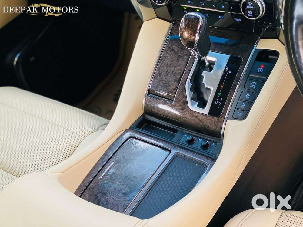 Toyota Vellfire Vip – Executive Lounge, 2021, Petrol
