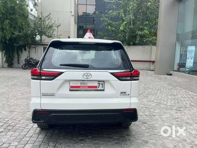 Toyota Innova Hycross 2.0 Zx Hybrid 7 Str, 2024, Petrol