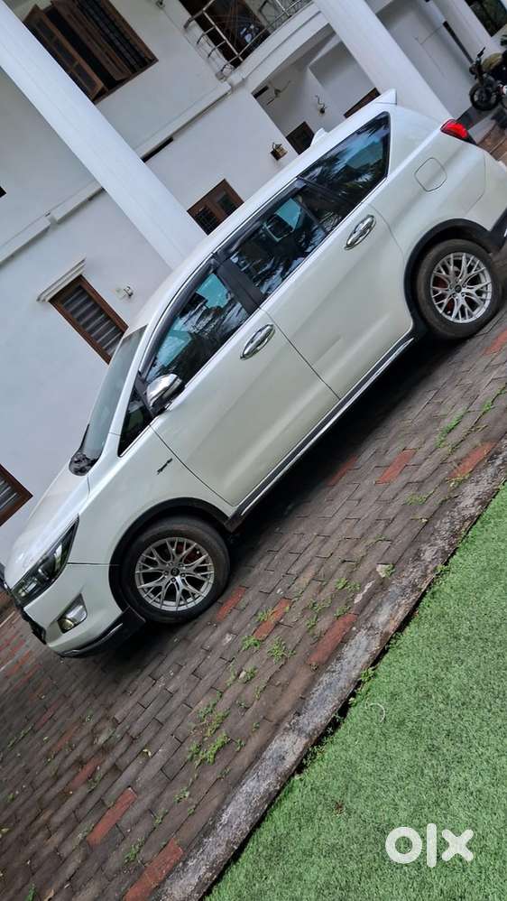 Toyota Innova Crysta 2017 All Orginal All Servise Show 200000 Lacks Ex
