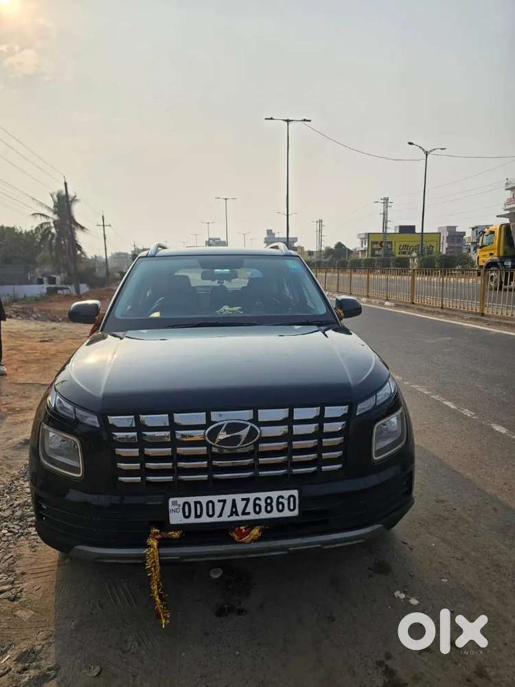 Hyundai Venue 2025 Petrol Well Maintained
