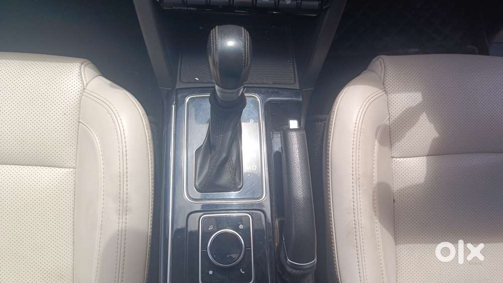 Mahindra Xuv700 2.0 Ax 7 Petrol At Str, 2022, Petrol