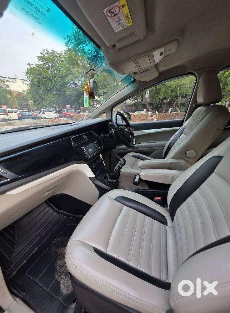Mahindra Marazzo M6, 2018, Diesel