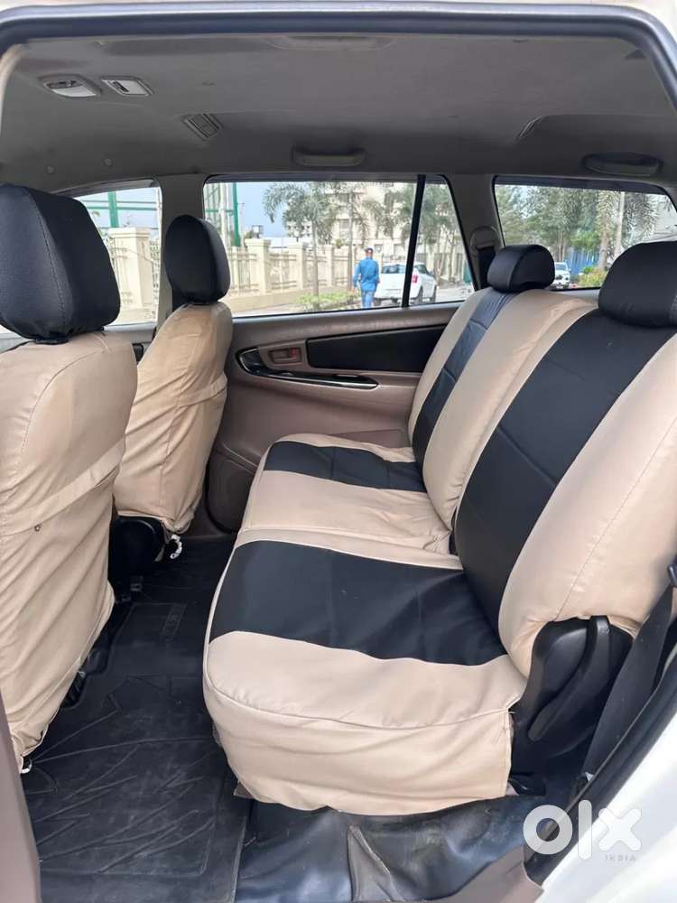 Toyota Innova 2.5 G (diesel) 8 Seater Bs Iv, 2015, Diesel