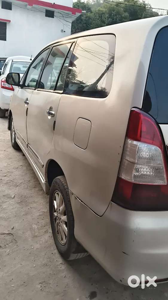 Toyota Innova 2013 Diesel 289000 Km Driven Captain Seat