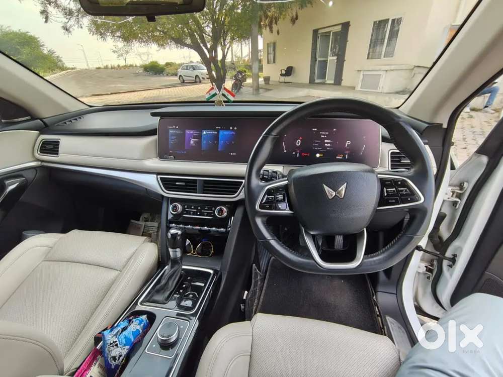 Mahindra Xuv700 2022 Diesel Showroom Condition.