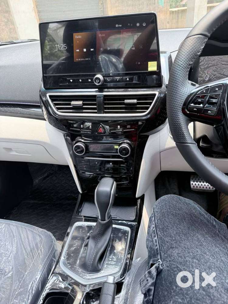 Mahindra Xuv 3xo Ax7l 1.2 Petrol At (pg), 2026, Petrol