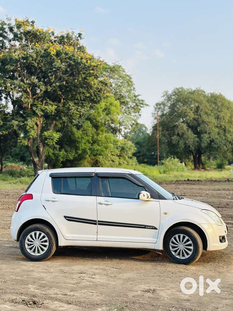 Maruti Suzuki Swift Vxi Bsiv, 2010, Cng & Hybrids