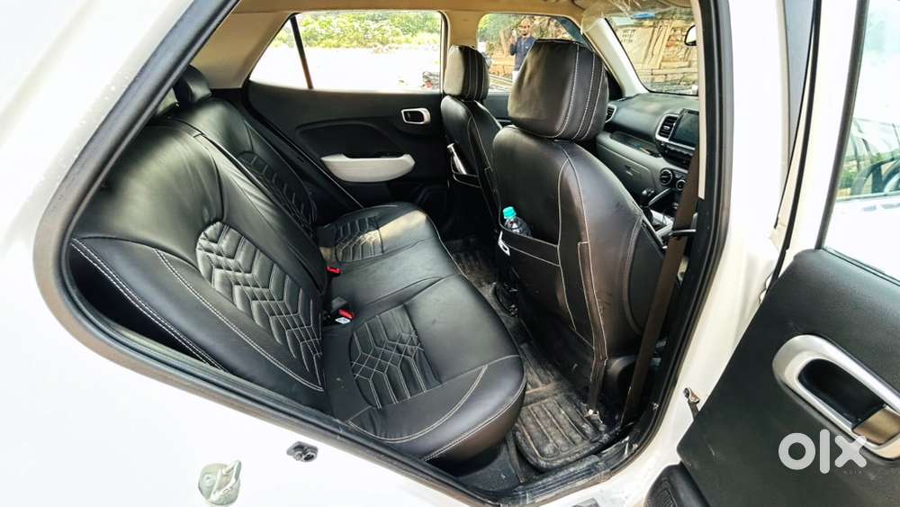 Hyundai Venue Petrol Manual 2024