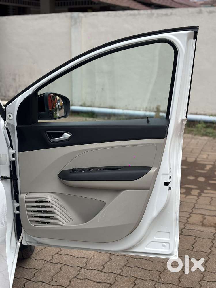 Renault Triber Rxz, 2023, Petrol