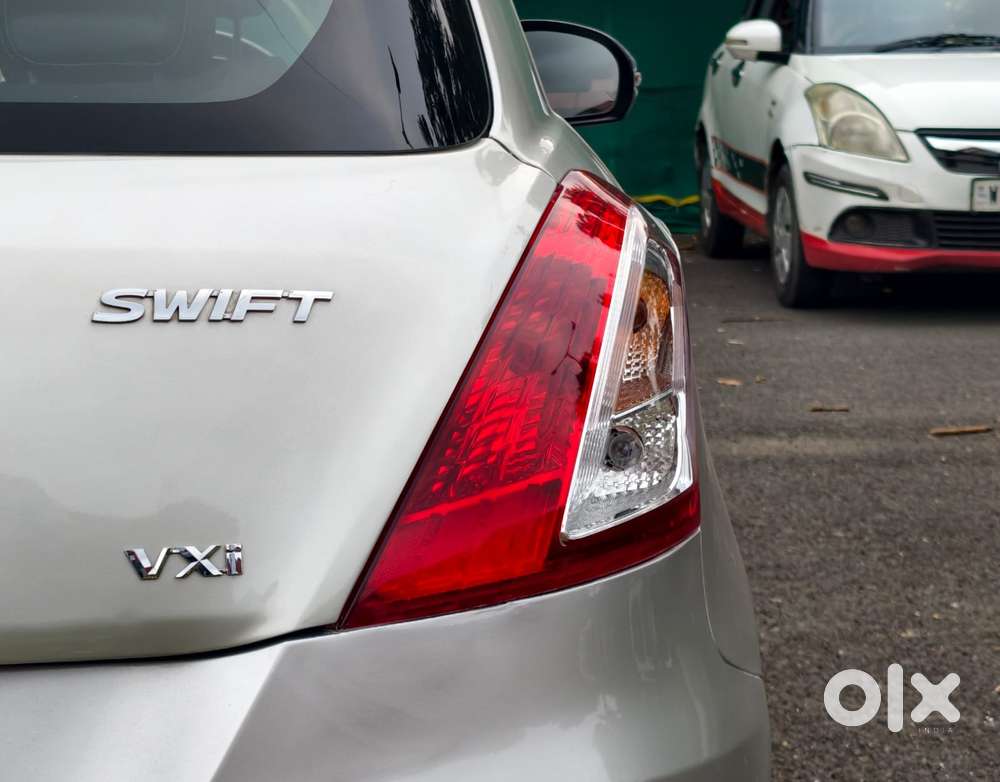 Maruti Suzuki Swift Vxi 1.2 Abs Bs-iv, 2017, Petrol