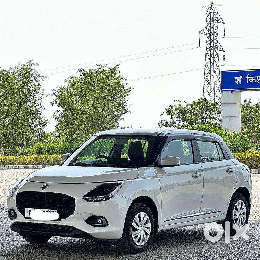 Maruti Suzuki Swift Vxi + Manual, 2025, Petrol