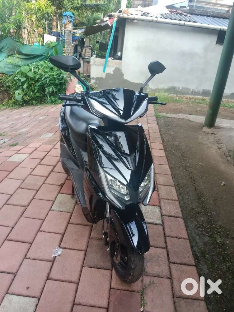 Electric scooter in no registration no helmet powerful vehicle ലൈസൻസ