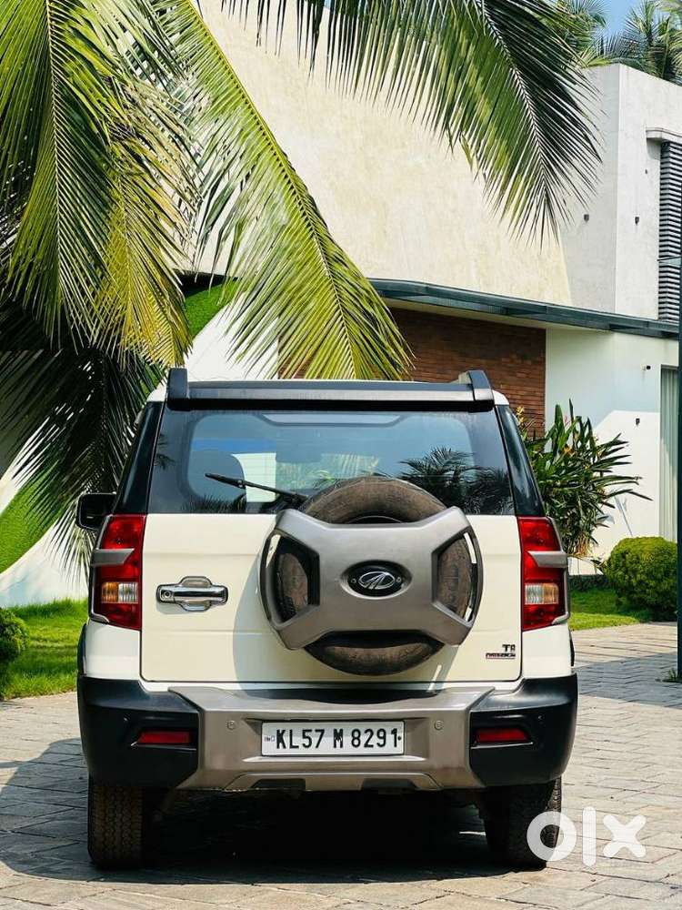 Mahindra Tuv 300 T8 Amt (automatic), 2016, Diesel