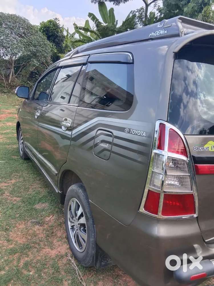 Toyota Innova 2.5 V 7 2015