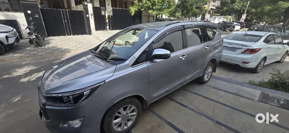 Toyota Innova Crysta 2.4 V 2018