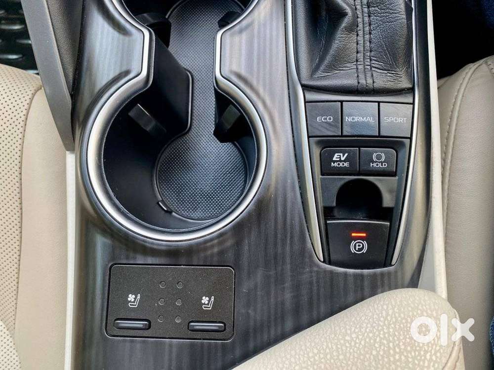 Toyota Camry [2019-ongoing] 2.5 Hybrid, 2022, Cng & Hybrids