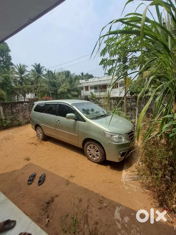 Toyota Innova 2006 
8 Seater