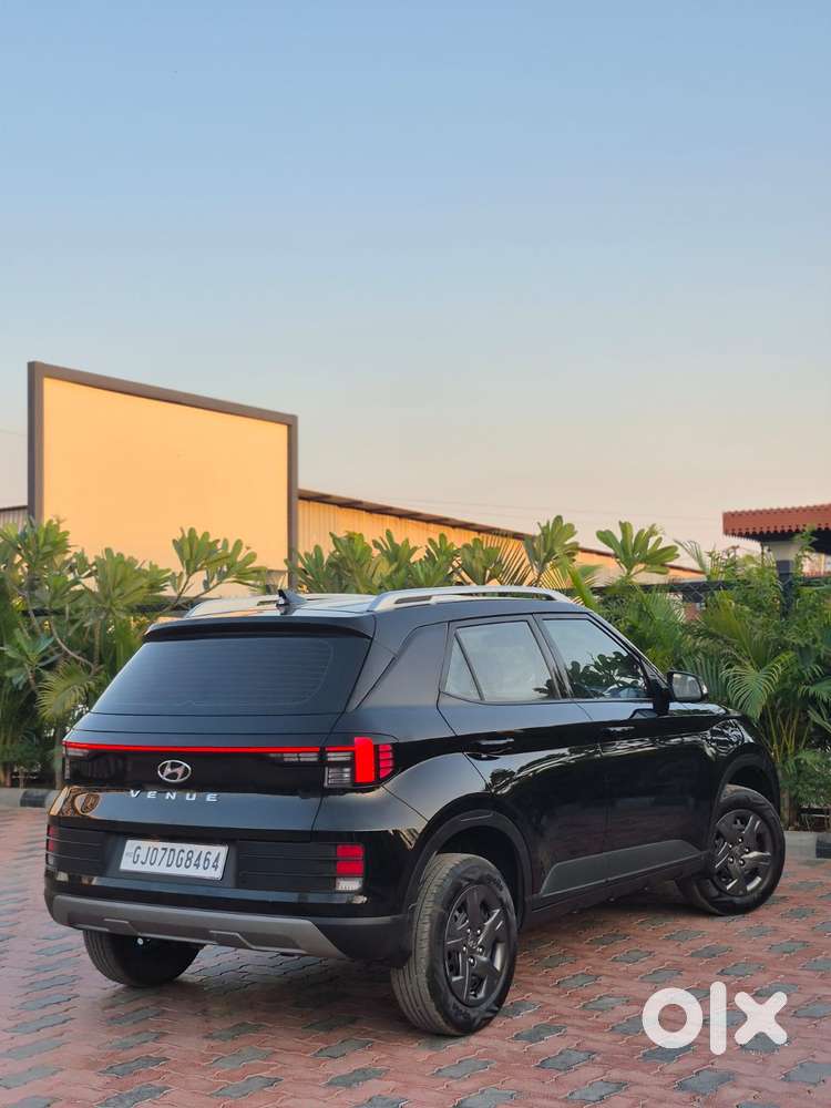 Hyundai Venue 1.2 S (o), 2024, Petrol