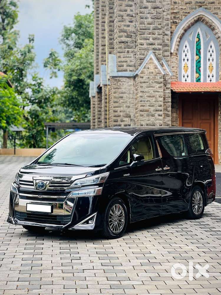 Toyota Vellfire 2.5 Executive Lounge, 2020, Cng & Hybrids