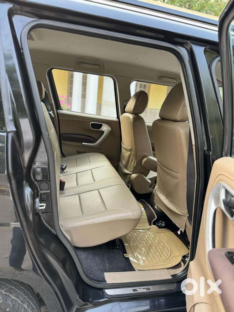 Mahindra Tuv 300 Mhawk100 T8 Dual Tone, 2017, Diesel
