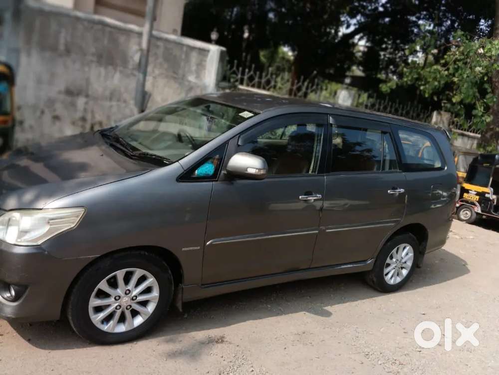 Toyota Innova 2012 V Model