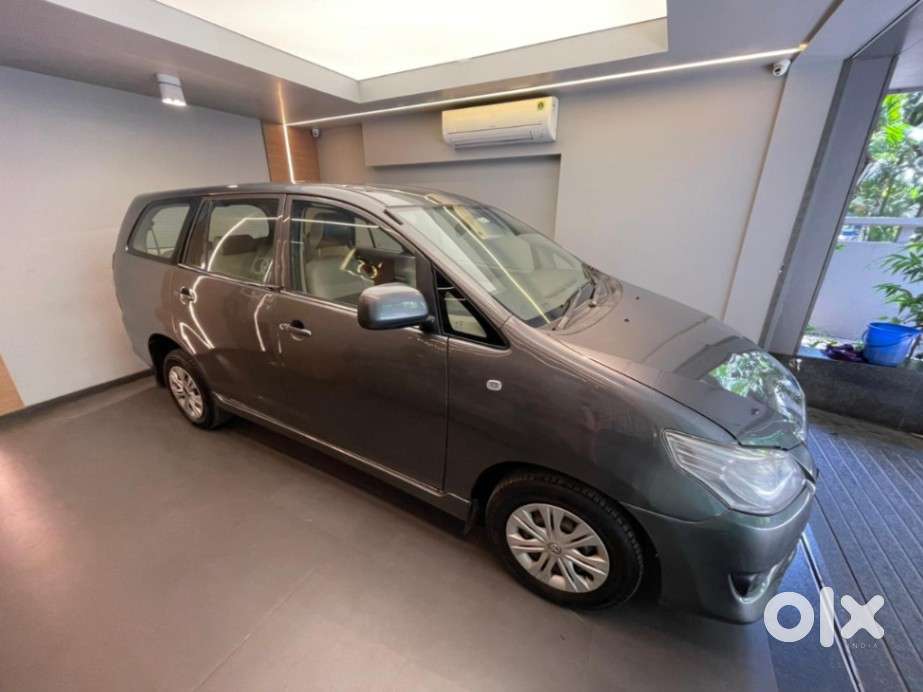 Toyota Innova 2.5 G (diesel) 8 Seater, 2013, Diesel