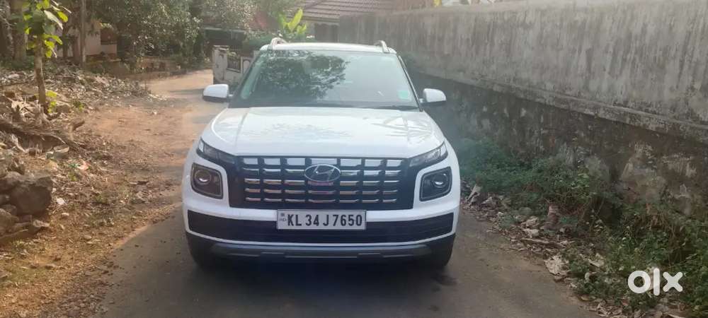 Hyundai Venue 2025 Diesel 14000 Km Driven
