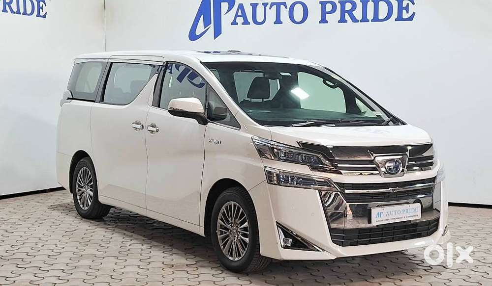 Toyota Vellfire 2.5 Executive Lounge, 2023, Petrol