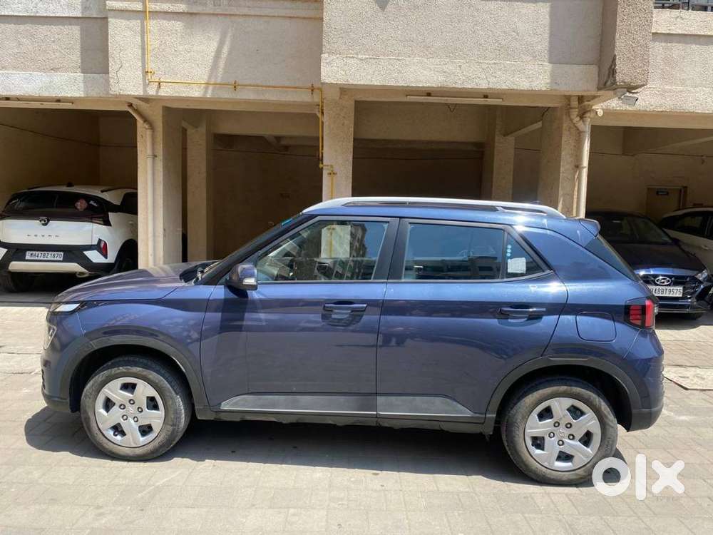 Hyundai Venue 2022 Petrol 11700 Km Driven