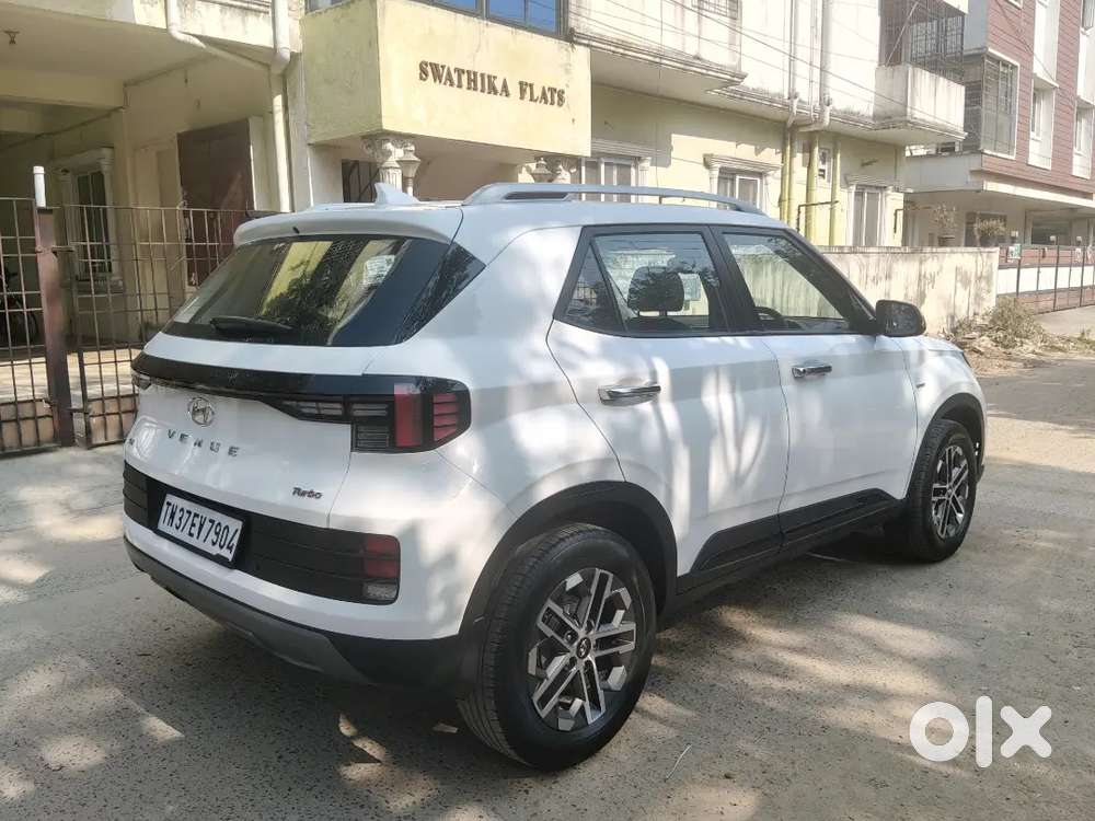 Hyundai Venue 2024 Petrol 10000 Km Driven