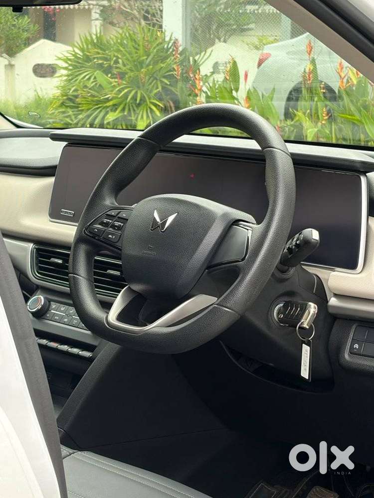 Mahindra Xuv700, 2022, Petrol