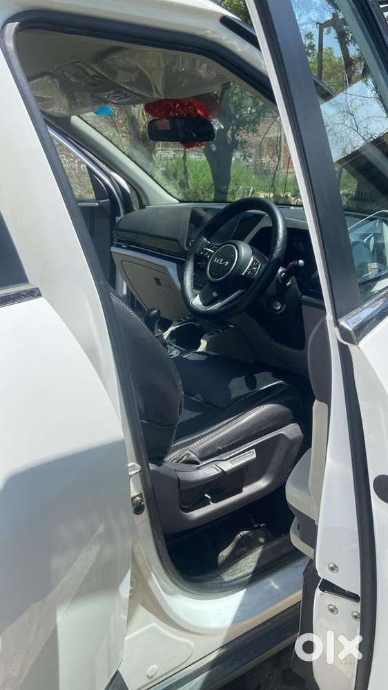 Kia Carens 2024 22000 Km Driven Company Service