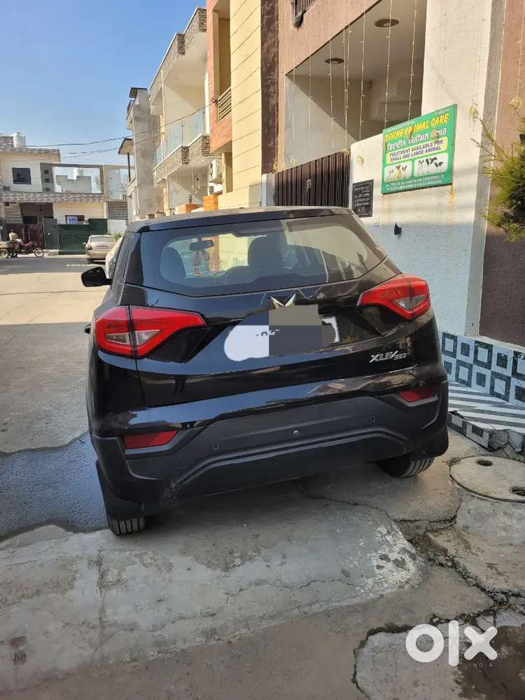 Mahindra Xuv300 2023 Petrol , Very Less Driven With Service Record.