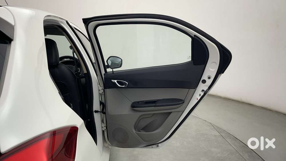 Tata Tiago Xza, 2017, Petrol