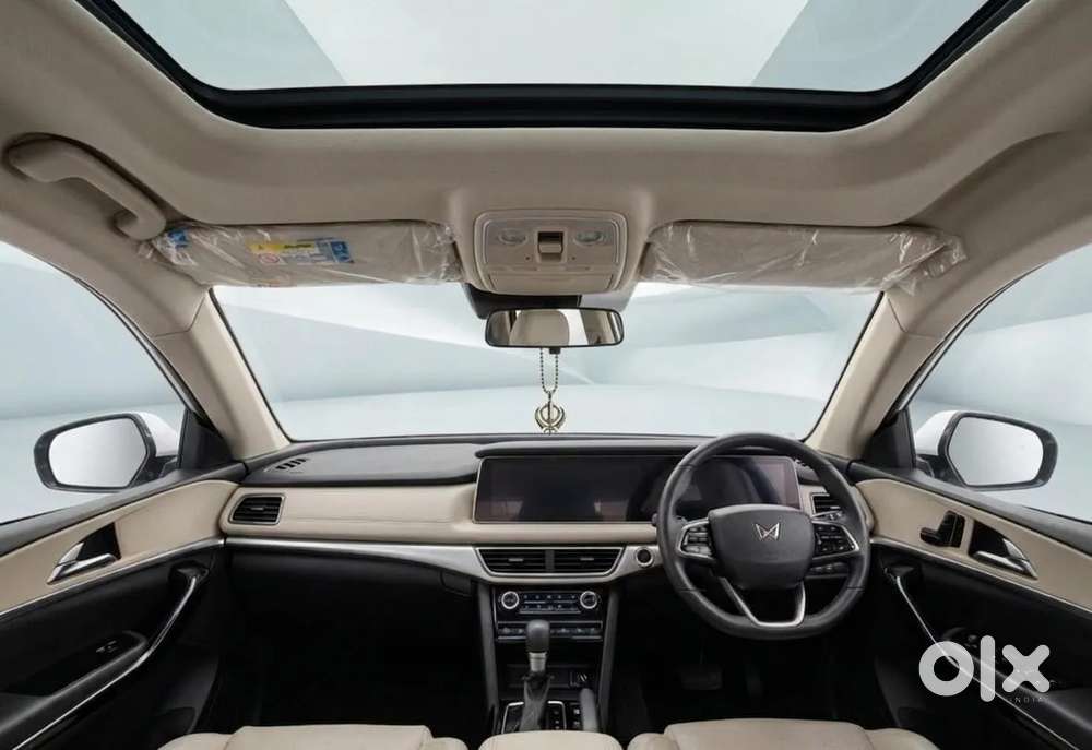 Mahindra Xuv700 2.0 Ax 7 Petrol At Str, 2025, Petrol