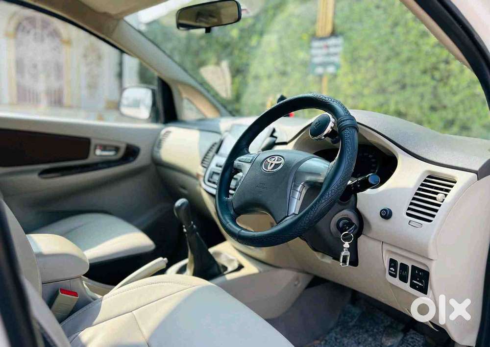 Toyota Innova 2.0 Vx (petrol) 8 Seater Bs Iv, 2014, Diesel