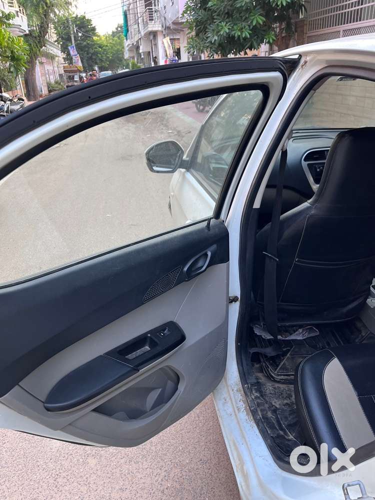 Tata Tiago Petrol 2016