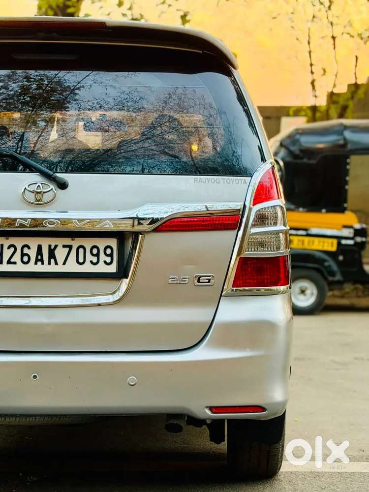 Brand: Toyota 
Model : Innova 2.5g 8seater

Fuel : Deisel :