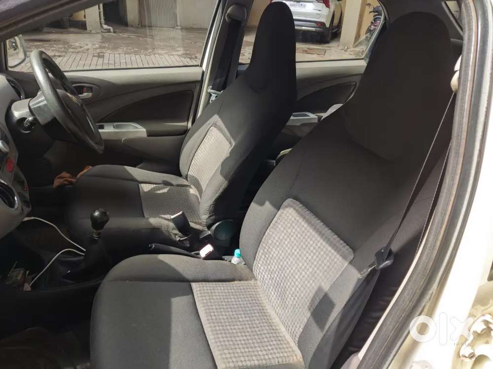 Toyota Etios 1.5 V 2012
